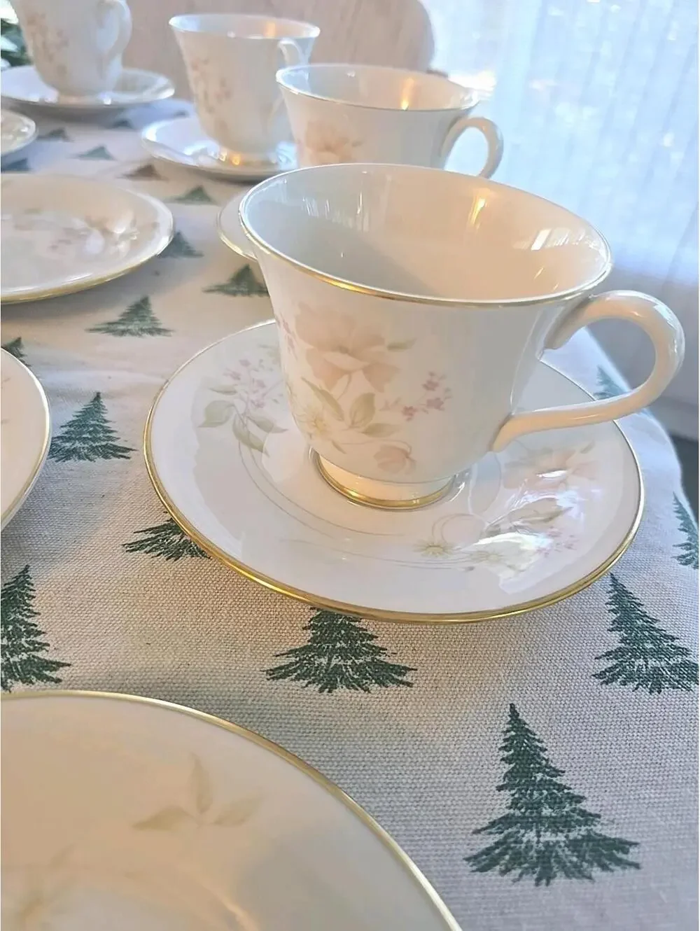 Royal Doulton Allure Vogue 40pc Tea & Dinner Set 10 Place Settings Flawless Mint